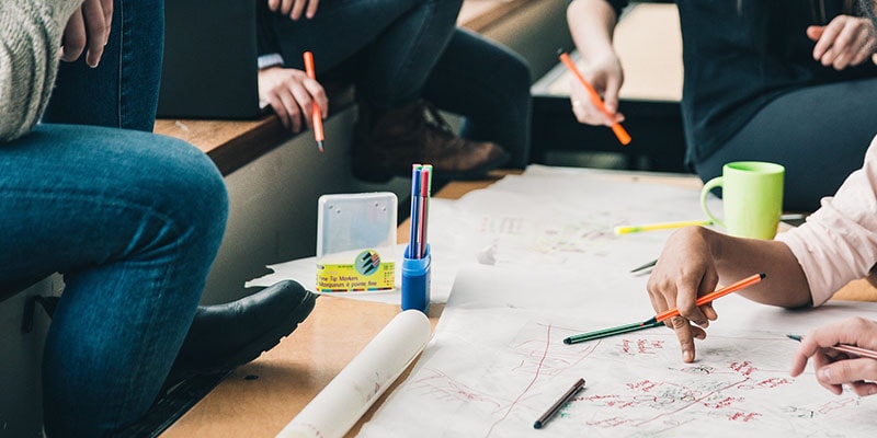 【有給インターンの新規事業立案】事業開発の4ステップとフレームワーク3選を徹底解説!