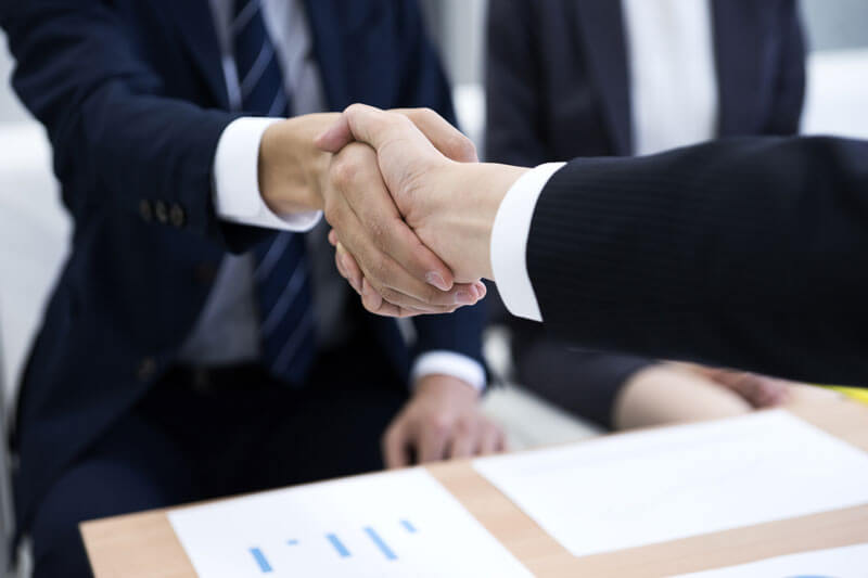 【基本が分かる】長期インターンってどんな感じ!?特徴とメリデメまとめ